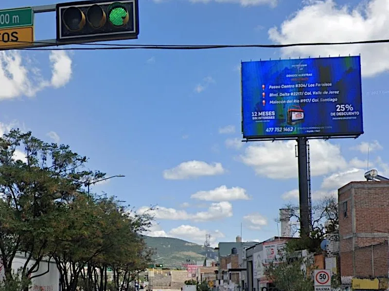 Pantalla publicitaria en León, León