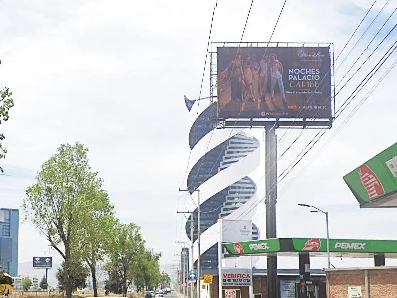 Pantalla publicitaria en San Andrés Cholula, Puebla